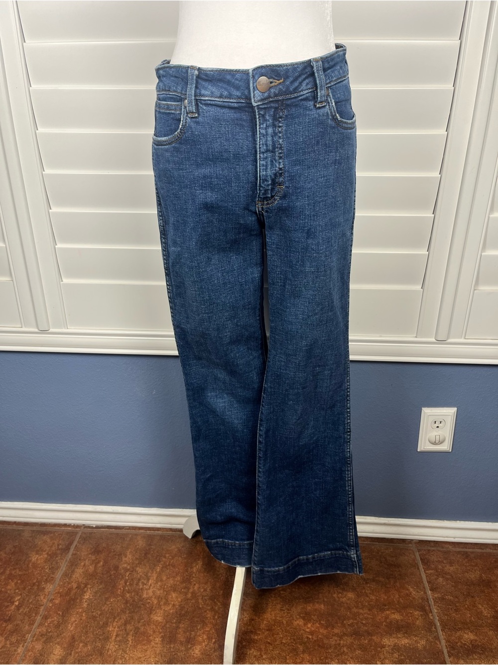Wrangler Wide-Leg Dark Denim Jeans size 27 western rodeo cowgirl